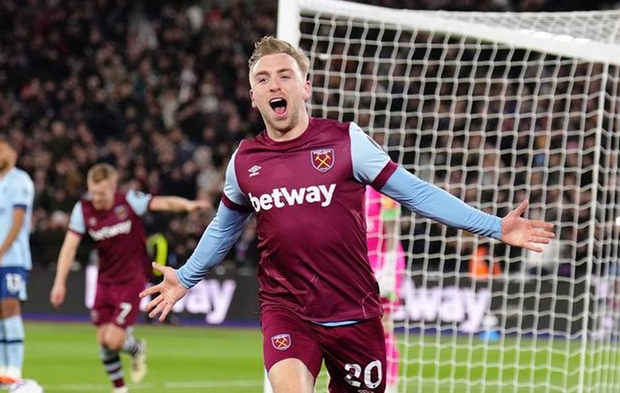 西汉姆迎中超关键赛，今晚官宣签约，话题不断，球探报告显示潜力的简单介绍